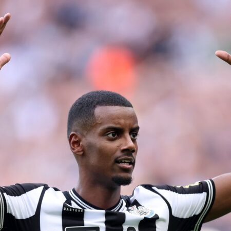 Gang Steals £80k of Valuables from Footballer Alexander Isak