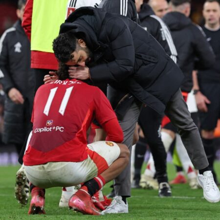 Joshua Zirkzee in Tears After FA Cup Penalty Miss