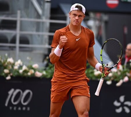 Holger Rune on Tweener-Lob vs Tsitsipas: ‘I Expected to Look Like Federer, But It Didn’t Quite Work Out’
