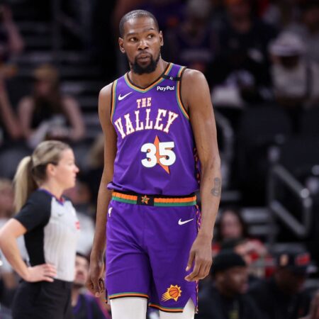 डेनियल लेवी ने टोटेनहम प्रशंसकों को ट्रांसफर रणनीति के बारे में चेतावनी दी