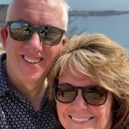 Неожиданная поездка по Темзе: Американский турист оказался в компании футбольных фанатов