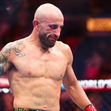 UFC 314 में जीत के बाद अलेक्जेंडर वोल्कानोव्स्की के हाथ में फ्रैक्चर, टॉपुरिया रीमैच की इच्छा