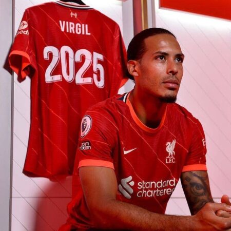 वर्जिल वैन डिज्क ने लिवरपूल के साथ नए अनुबंध पर हस्ताक्षर किए