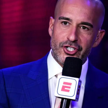 UFC 314 के मुख्य इवेंट के दौरान जॉन ऐनिक को लगा कि मैचमेकर्स उन्हें नौकरी से निकालने वाले हैं