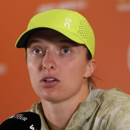 Ига Свёнтек провела первую тренировку перед стартом “Ролан Гаррос”