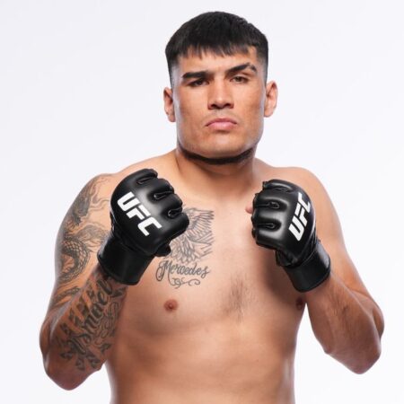 UFC 317 में वजन कम न कर पाने के कारण फाइटर को हटाया गया, मुकाबला रद्द