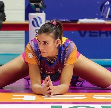 एलेसिया ओरो: इटली के वॉलीबॉल साम्राज्य की वह ‘अदृश्य’ महारानी जिसने MVP का ताज पहना
