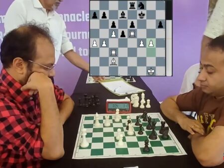शतरंज के सम्राटों का ऐतिहासिक पुनर्मिलन: आनंद और कास्पारोव की ‘क्लच शतरंज’ चुनौती