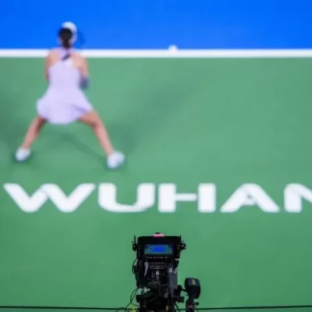 वुहान में जेसिका पेगुला की संघर्षपूर्ण जीत: अलेक्जेंड्रोवा को तीन सेटों में हराया