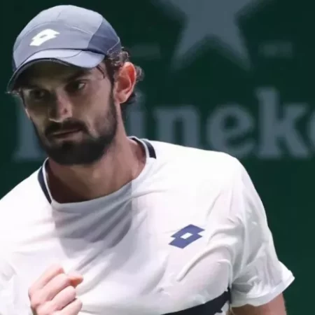 नोवाक जोकोविच का किला ध्वस्त: 204वें नंबर के वैलेंटीन वाशेरो ने शंघाई मास्टर्स में किया अविश्वसनीय उलटफेर