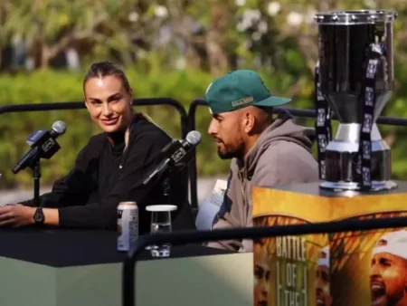 दुबई में किर्गियोस बनाम सबालेंका: कोर्ट का आकार बदला, एक सर्व पर कौन मारेगा बाज़ी?